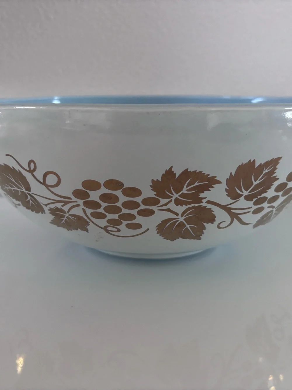 Vintage Pyrex Golden Grapes Promotional Cinderella Bowl - 4qt 444